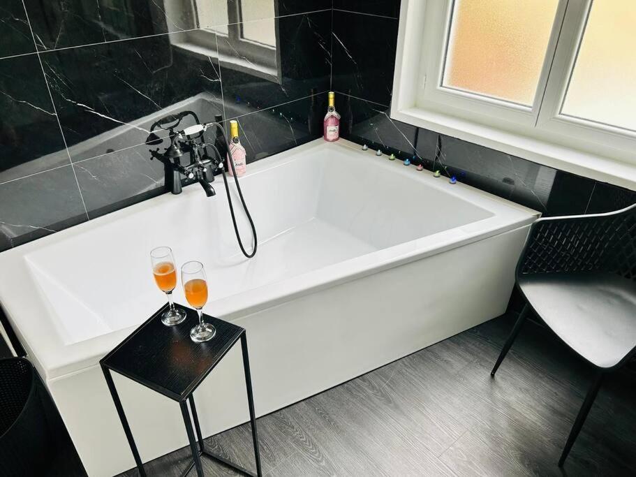 Love Room « L'Etreinte Doree » Illiers-Combray Exterior foto