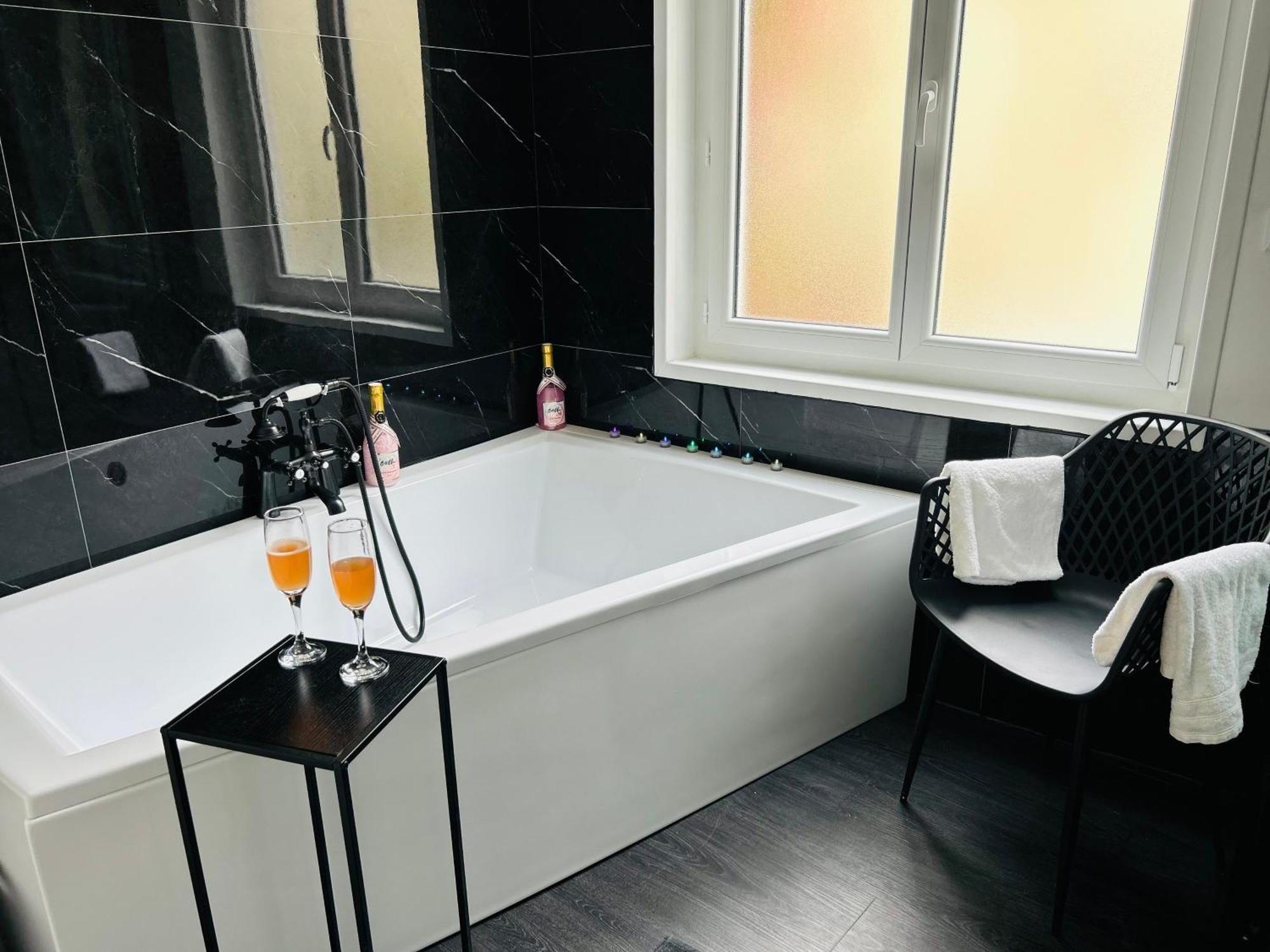 Love Room « L'Etreinte Doree » Illiers-Combray Exterior foto